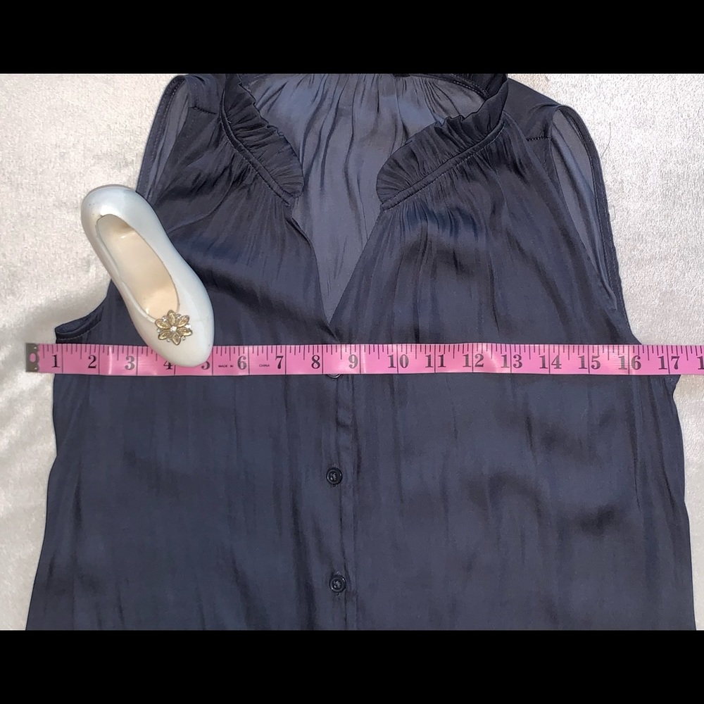 BANANA REPUBLIC deep blue gray sleeveless ruffled neck button front blou… - Picture 4 of 11